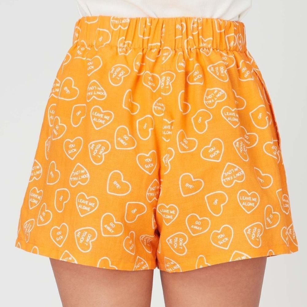 Summi Summi Linen Shorts in the Orange Dumb Love print size small